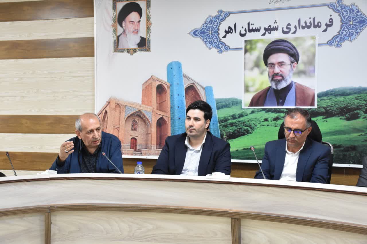 رئیس جهاد کشاورزی آذربایجان شرقی: بانکها فقط ۵ درصد تسهیلات قانونی بخش کشاورزی را پرداخت کردند / لزوم تخصیص ۱۵ درصد از تسهیلات بانک ها به بخش کشاورزی