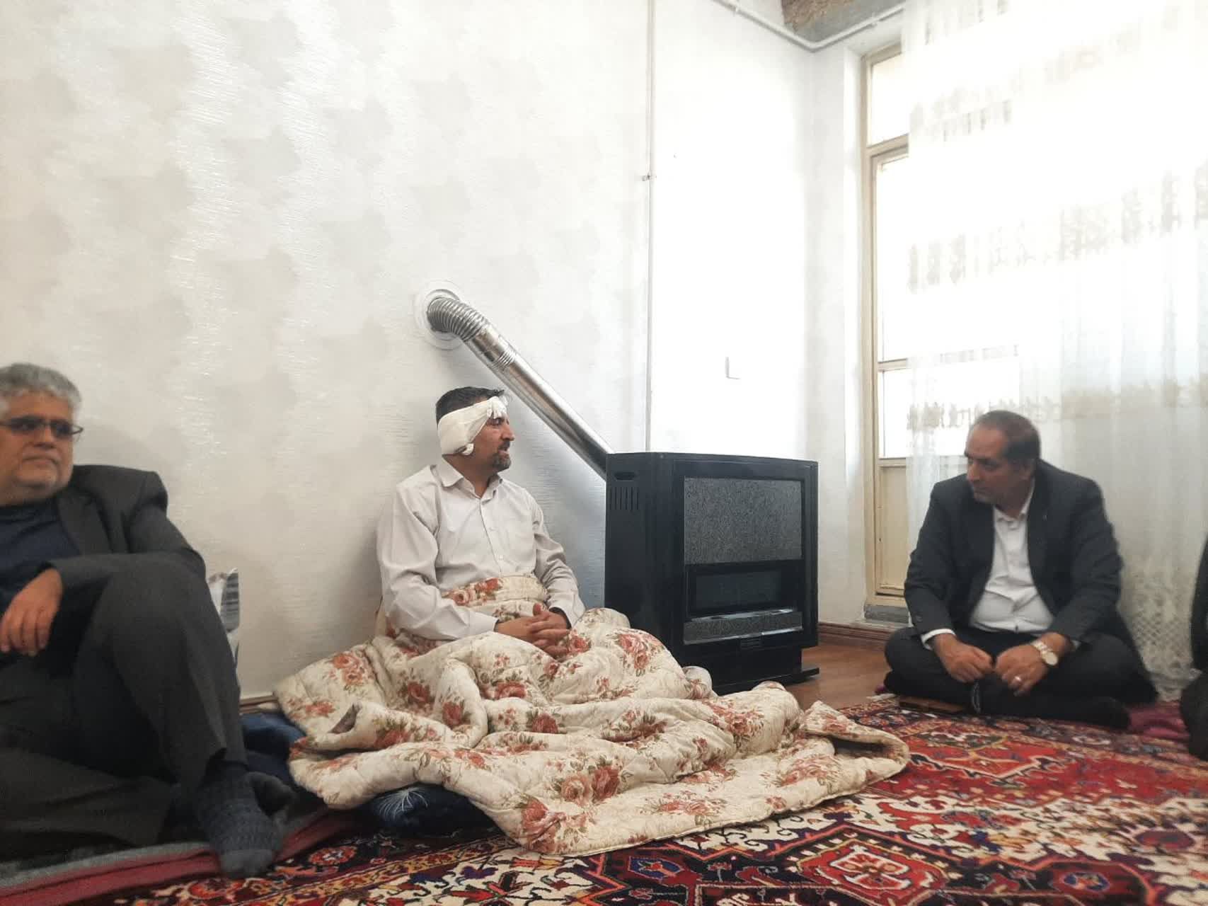 عیادت مدیرکل تعاون، کار و رفاه اجتماعی و دبیر اجرایی خانه کارگر آذربایجان شرقی از خبرنگار فعال حوزه کار، کارگری و اصناف