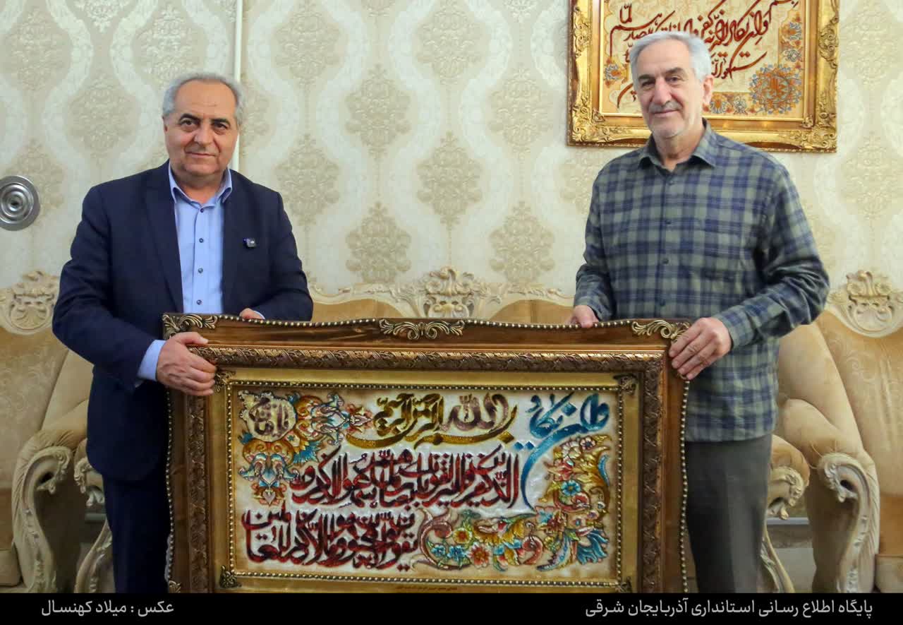 حضور سرزده استاندار آذربایجان شرقی در منزل معلم دوران دبیرستان خود