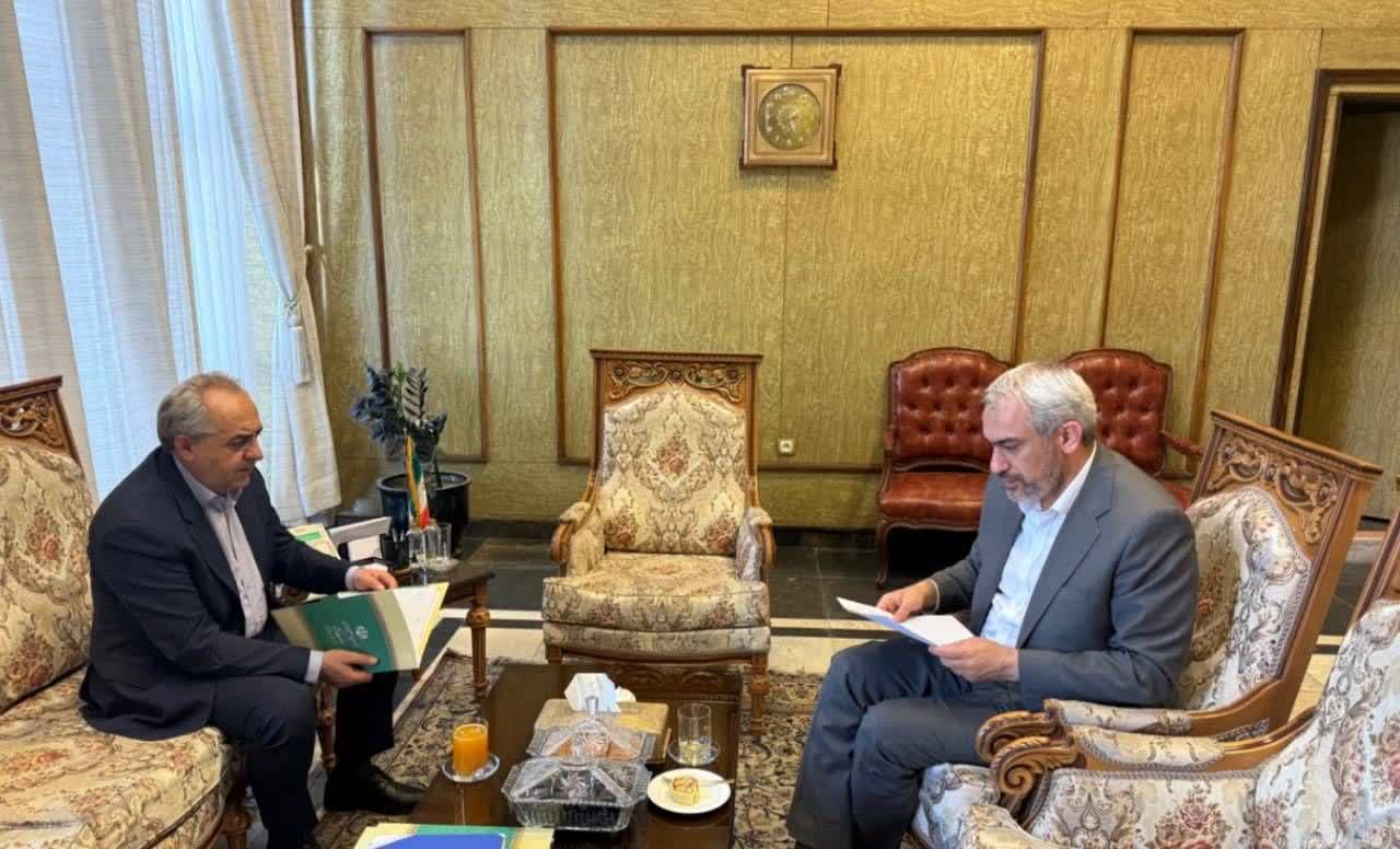 در دیدار استاندار آذربایجان شرقی با وزیر اقتصاد مطرح شد؛تسریع در انتقال حسابهای بانکی و دفاتر مالیاتی مس سونگون به آذربایجان شرقی /تجهیز گمرکات آذربایجان شرقی و فعال کردن کریدورهای شمالغرب