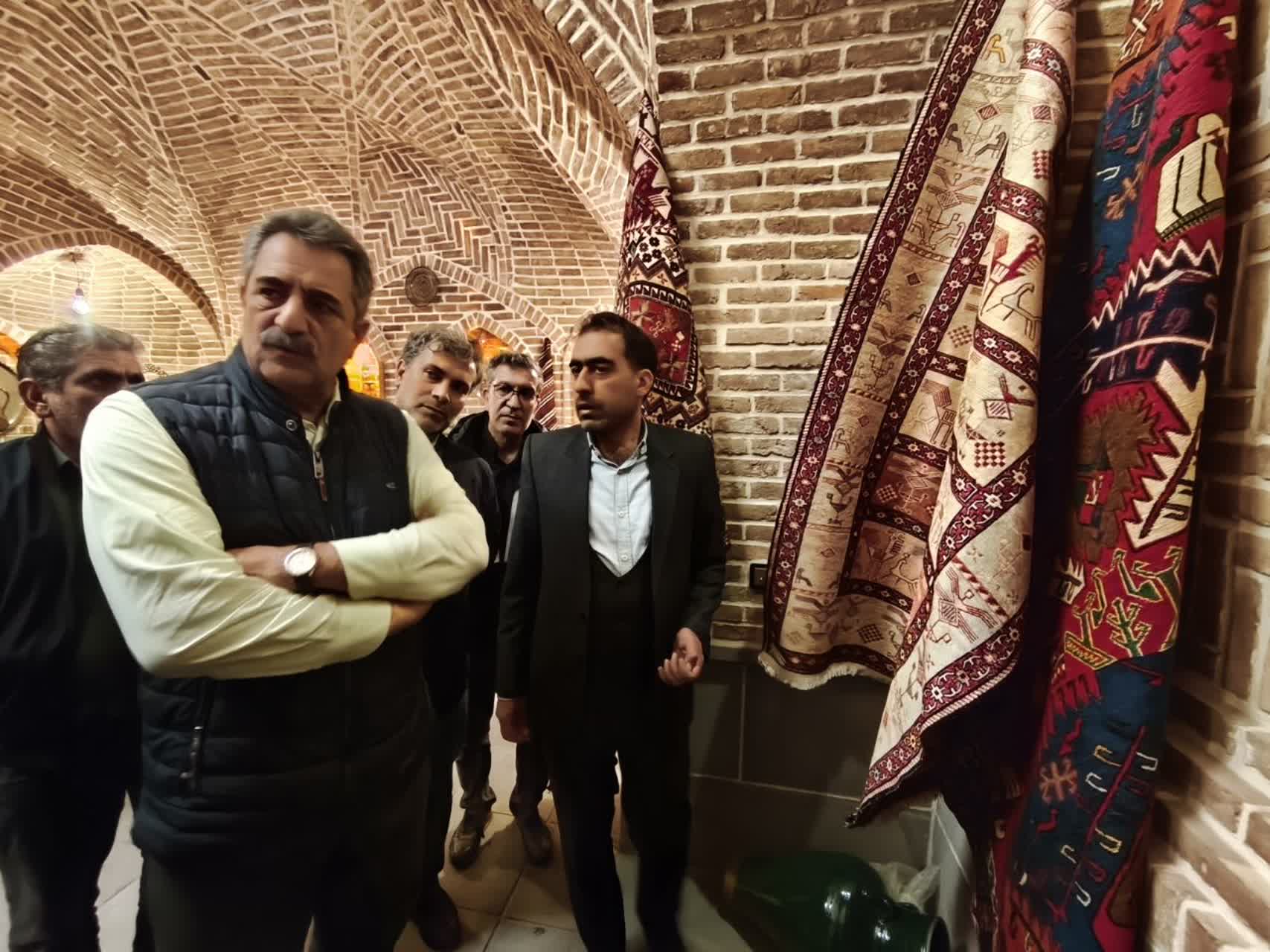 ورنی عشایر اهر بخشی ارزشمند از میراث فرهنگی کشور است / بازدید رئیس سازمان امور عشایر ایران از مجموعه نساجی و رنگرزی قرهداغ در اهر