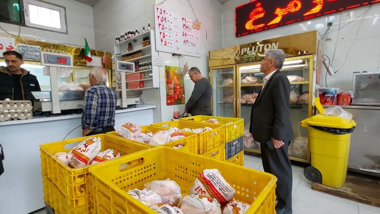کاهش قیمت مرغ گرم در آذربایجان شرقی؛ روند نظارتها برای تثبیت بازار ادامه دارد