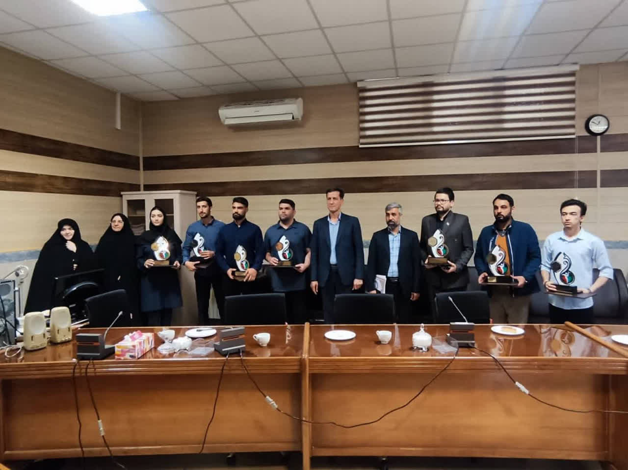 تجلیل از بانوی جهادگر میانه در عرصه فرهنگ و هنر تجلیل از بانوی جهادگر میانه در عرصه فرهنگ و هنر